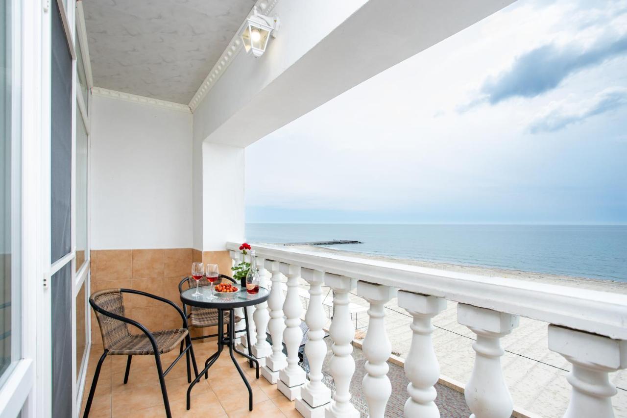 Олимп Hotel Zaliznyi Port Buitenkant foto