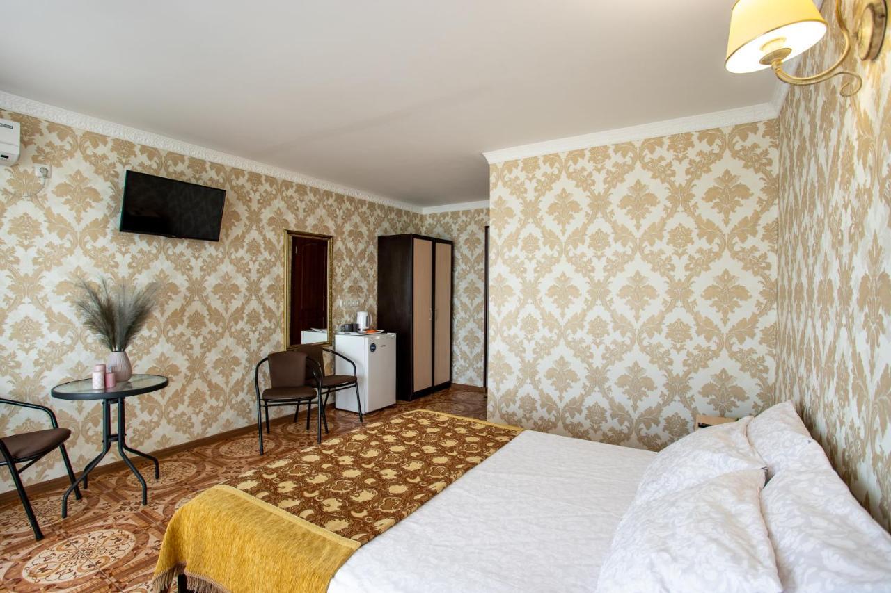 Олимп Hotel Zaliznyi Port Buitenkant foto